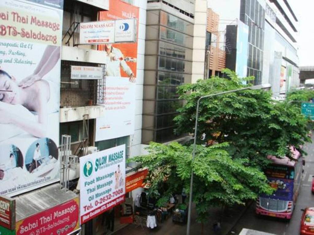 Regent Silom Hotel Banguecoque Exterior foto